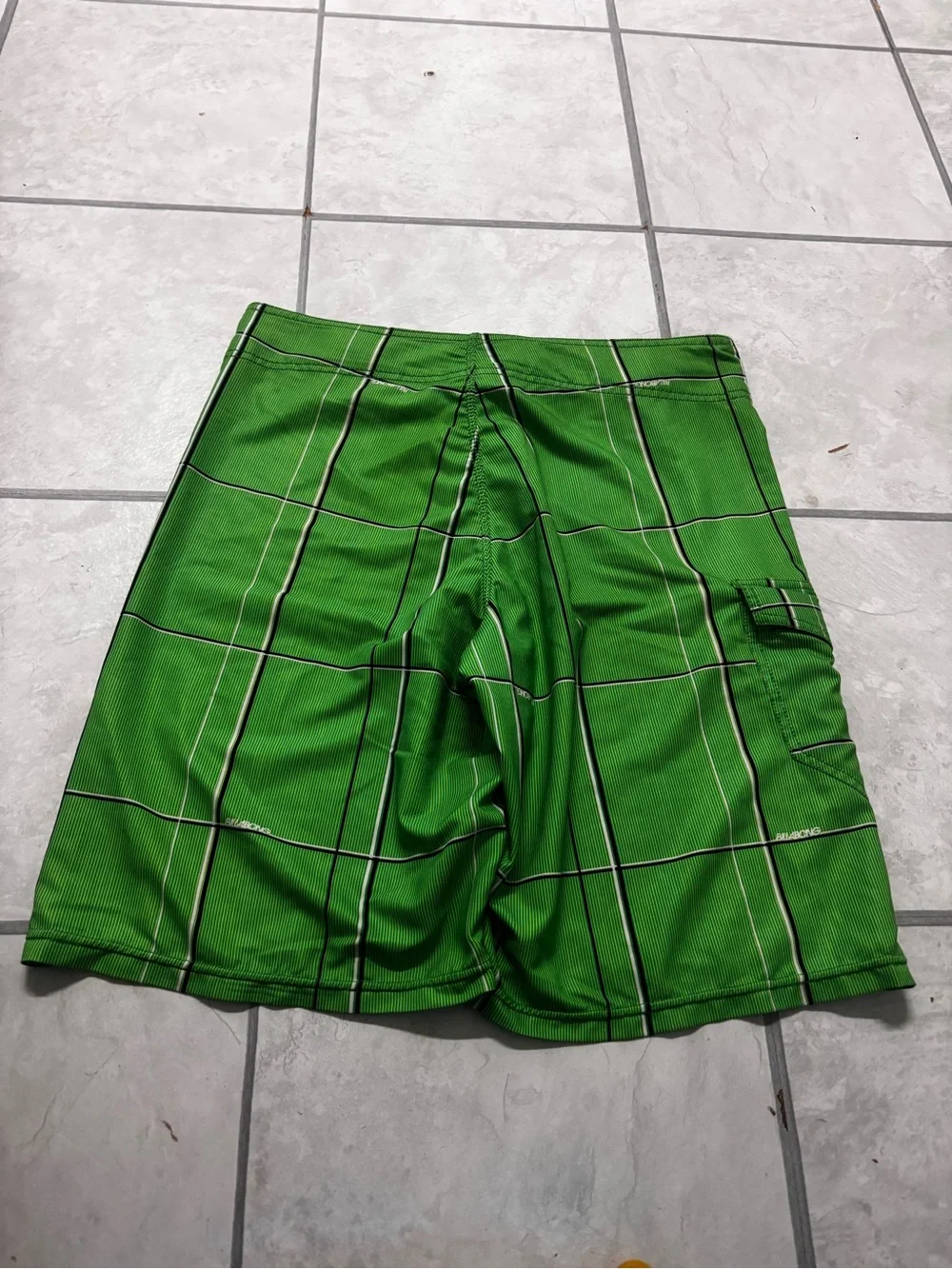 Mens Vintage Billabong Green Plaid board shorts size 32 MEASUREMENTS SHOWN